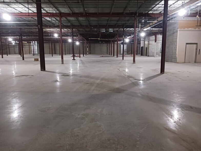 More Photos Of 2 Orland Square Dr, Orland Park General Retail For Sale