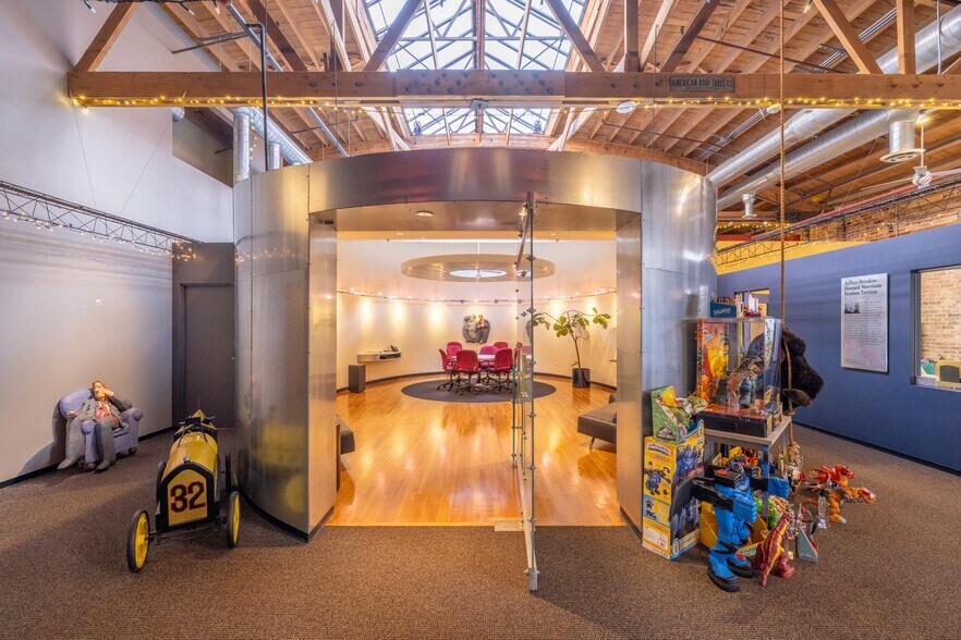 More Photos Of 21 S Racine Ave, Chicago Warehouse For Lease