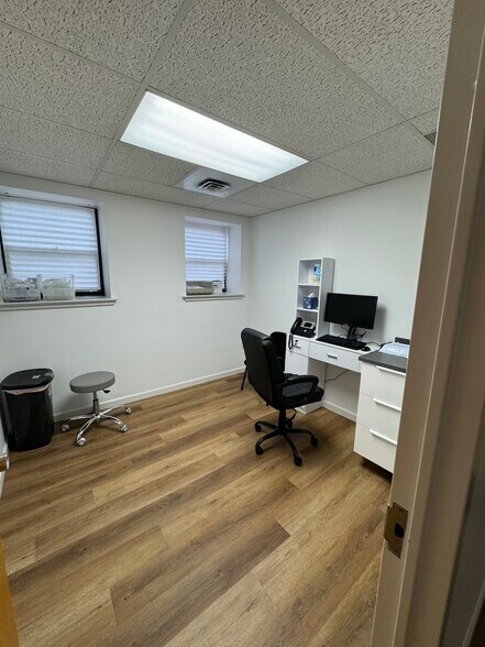 More Photos Of 211 Essex St, Hackensack Medical For Lease