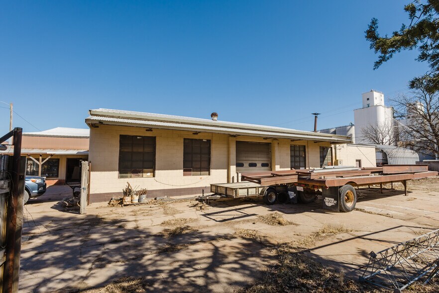 More Photos Of 410 N Commercial Ave, Sedgwick Storefront For Sale