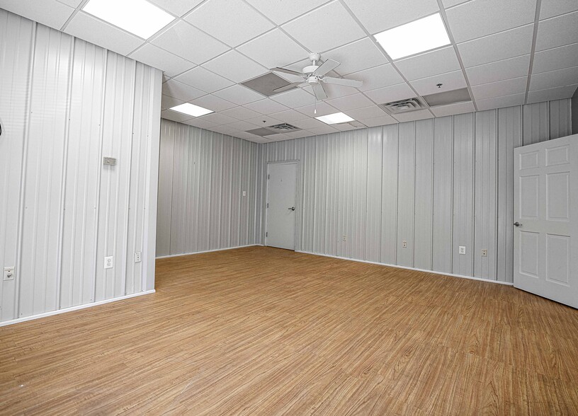 More Photos Of 350 Granary Rd, Forest Hill Flex For Lease