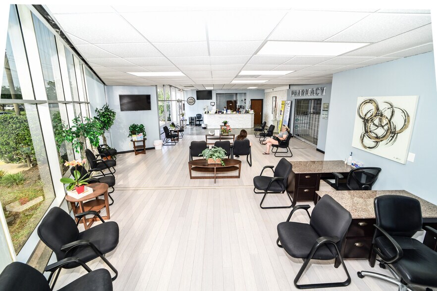 More Photos Of 722 Fairmont Pky, Pasadena Light Manufacturing For Lease