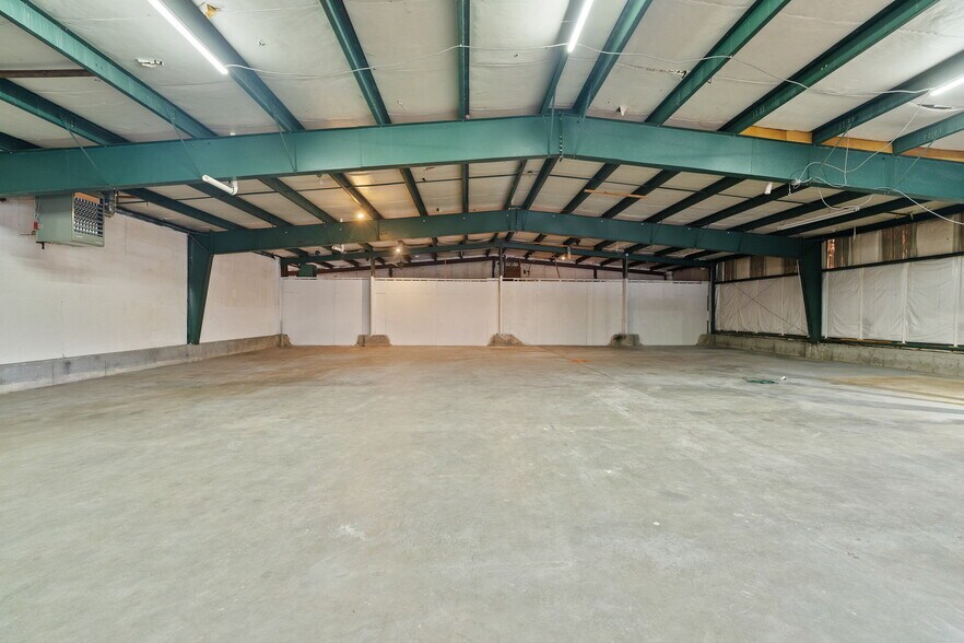 More Photos Of 31 Wilclar St, Warwick Warehouse For Lease