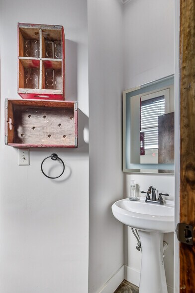 More Photos Of 1000 Louisville Ave, Monroe Office For Sale