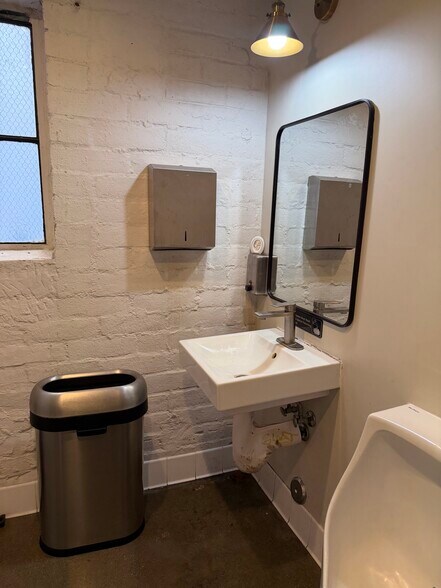 More Photos Of 1822 N Broadway, Los Angeles Storefront Retail Office For Sale