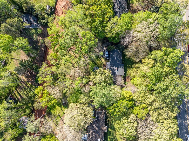 More Photos Of 1304 NE Main St, Simpsonville Office For Sale