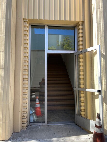 More Photos Of 5651 Wilshire Blvd, Los Angeles Storefront Retail Office For Lease