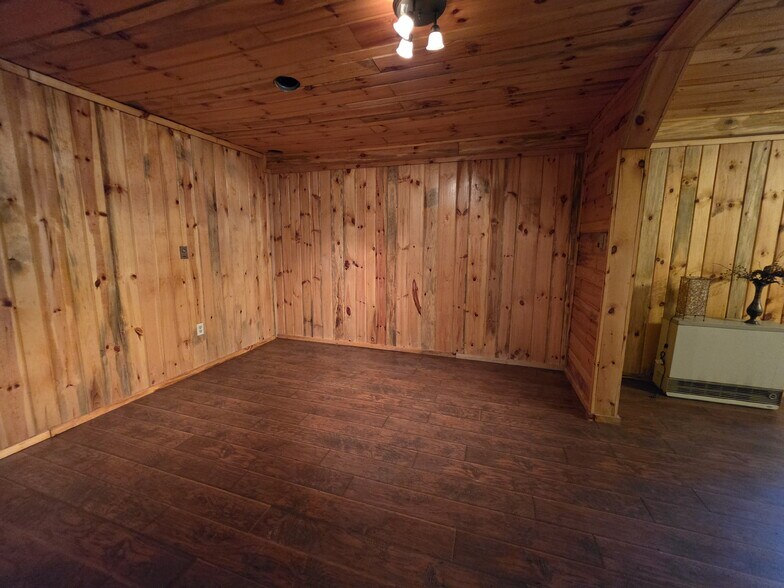 More Photos Of N12757 Rindahl Valley Rd, Osseo Warehouse For Lease