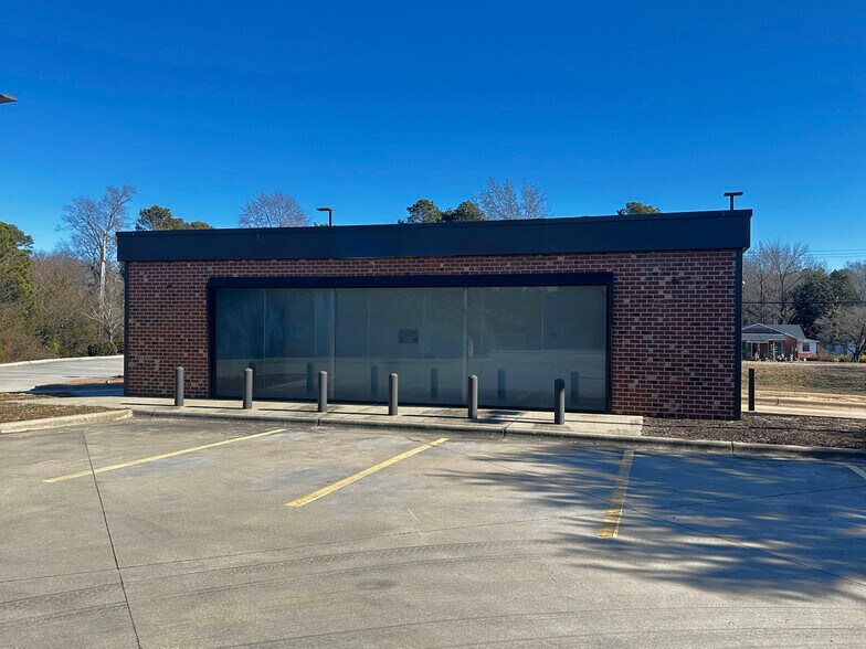 More Photos Of 1690 Benvenue Rd, Rocky Mount Freestanding For Sale