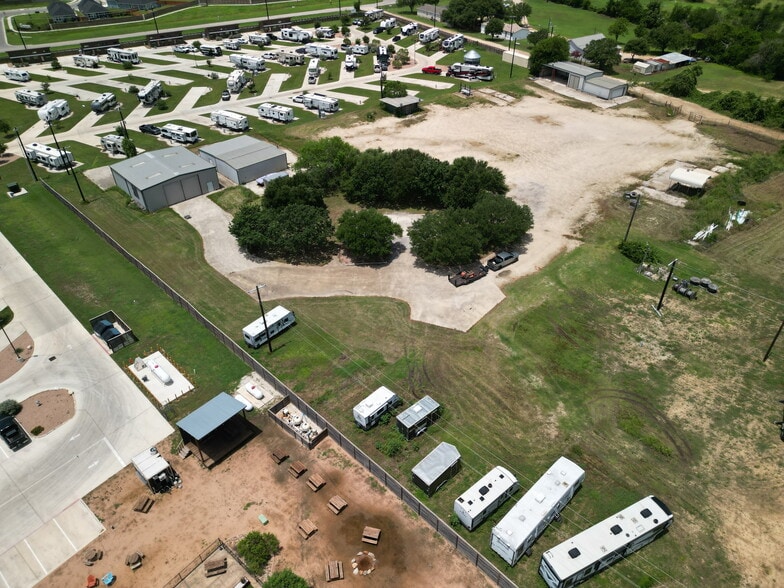 More Photos Of 126 Grist Mill Rd, Kyle Warehouse For Lease
