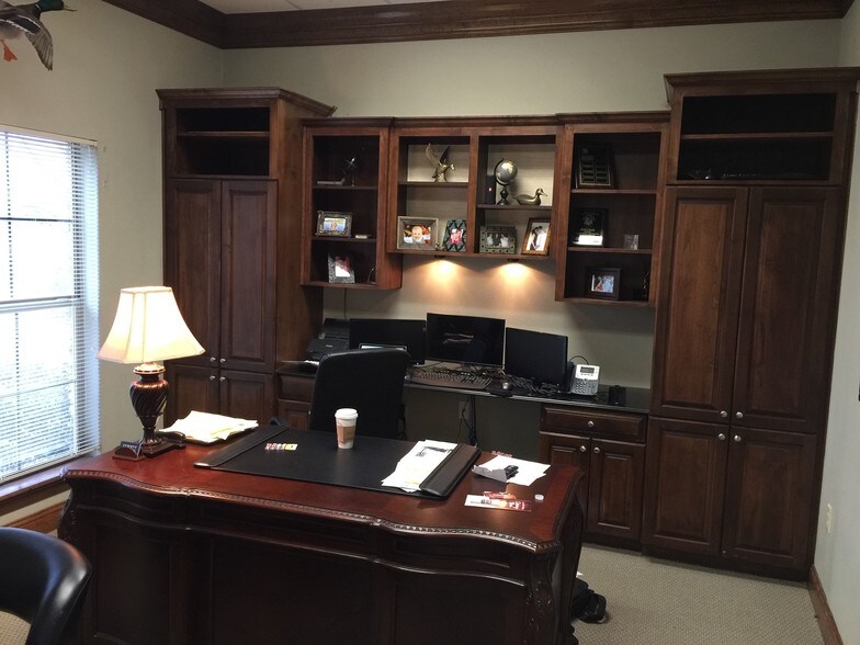 More Photos Of 9335 Ellerbe Rd, Shreveport General Retail For Lease