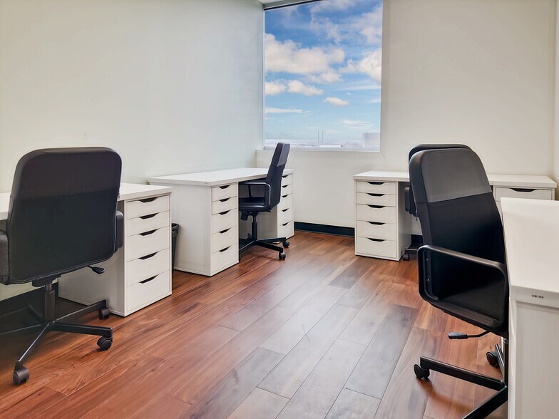 More Photos Of 13701 Woodway Dr, Woodway Coworking Space