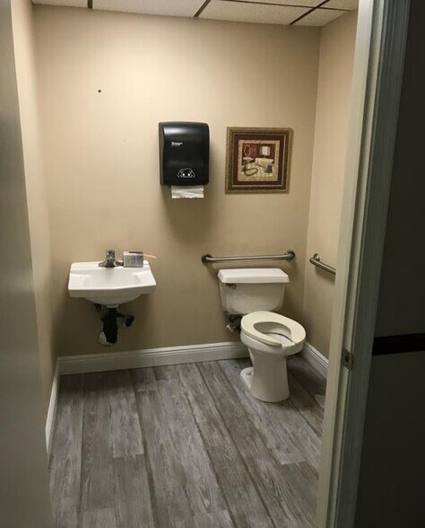 More Photos Of 499 NW 70th Ave, Plantation Office For Sale