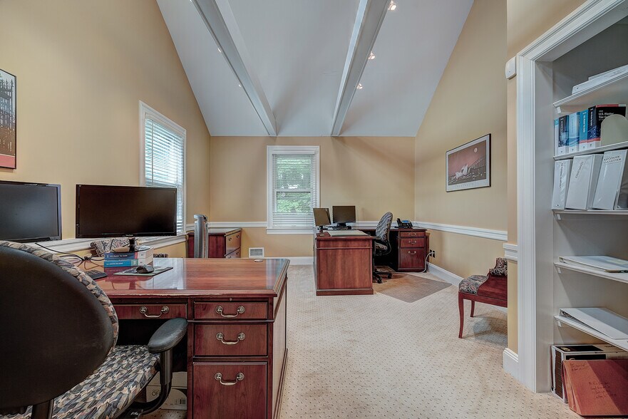 More Photos Of 24 Washington Ave, Chatham Office For Sale
