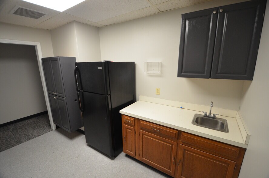 More Photos Of 4000 Brownsboro Rd, Winston-Salem Light Manufacturing For Lease