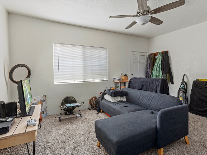 More Photos Of 331 Allen Ave, Glendale Multifamily For Sale