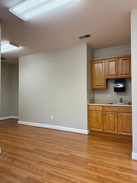 More Photos Of 2758 Electric Rd, Roanoke Medical For Lease