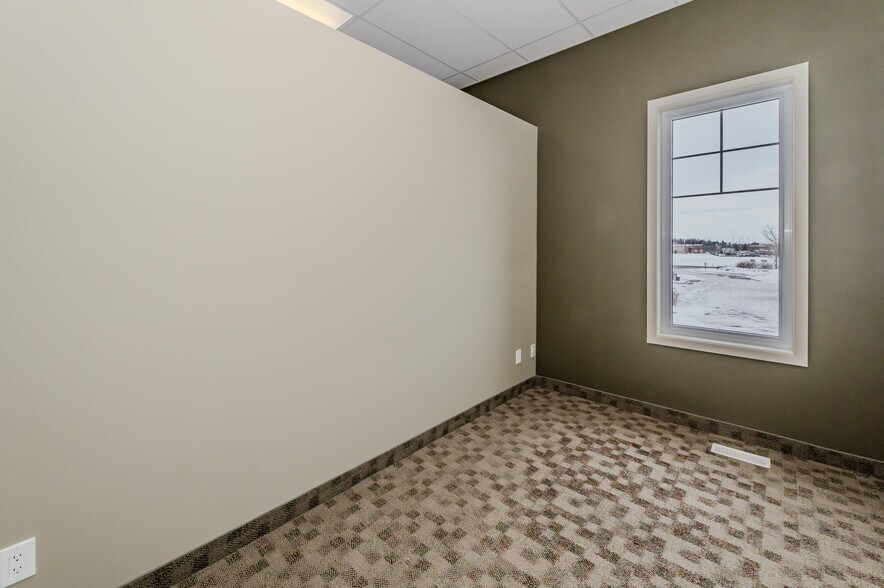 More Photos Of 90 Earl Martin Dr, Woolwich Medical For Lease