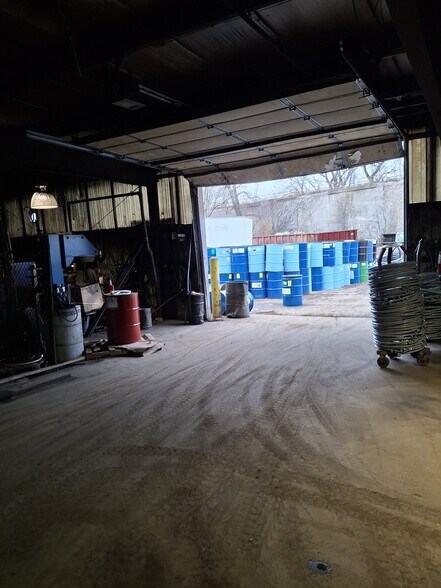More Photos Of 610 W 81st St, Chicago Warehouse For Lease