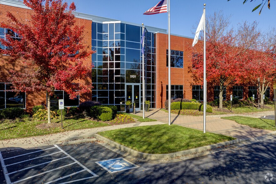 More Photos Of 5101 Cox Rd, Glen Allen Office For Lease