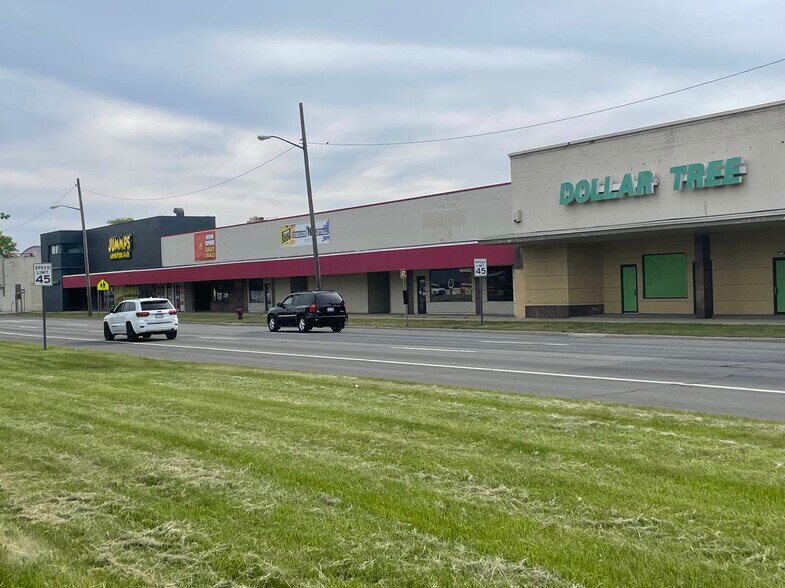 More Photos Of 3574-3760 Fort St, Lincoln Park Unknown For Lease