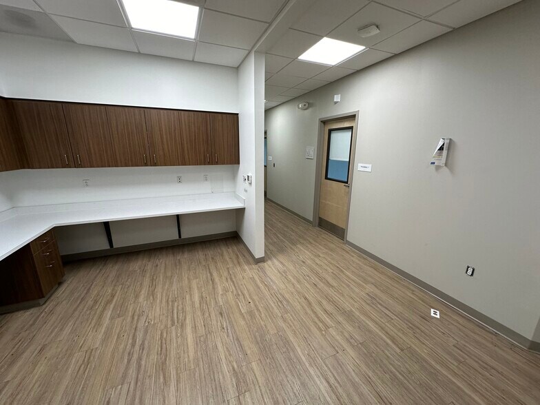 More Photos Of 422 Drive In Ln, Moncks Corner Medical For Lease