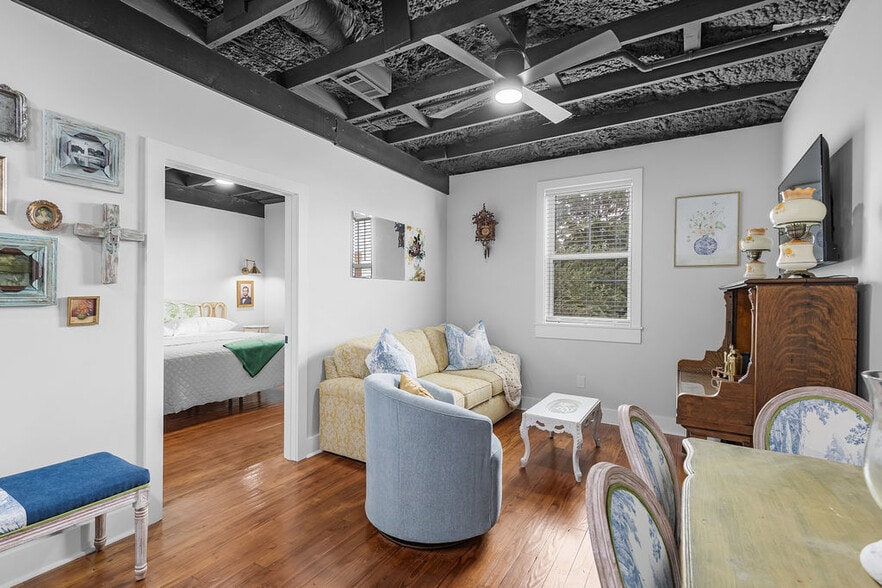 More Photos Of 156 Camellia St, Biloxi General Retail For Sale