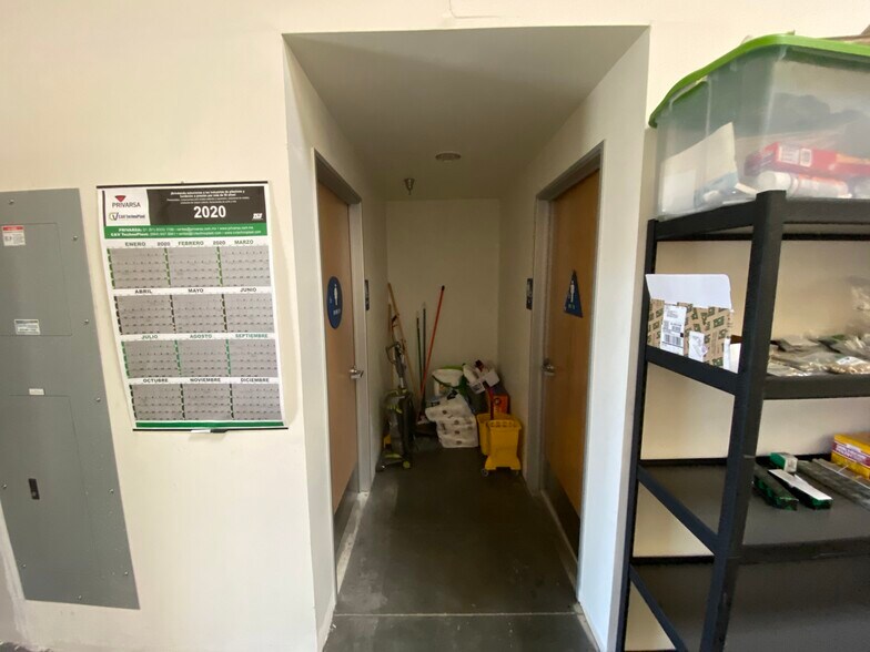 More Photos Of 1568 Lancaster Point Way, San Diego Flex For Sale