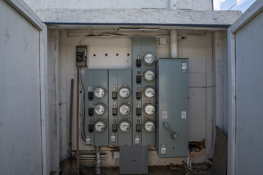 More Photos Of 1958 Pine Ave, Long Beach Apartments For Sale