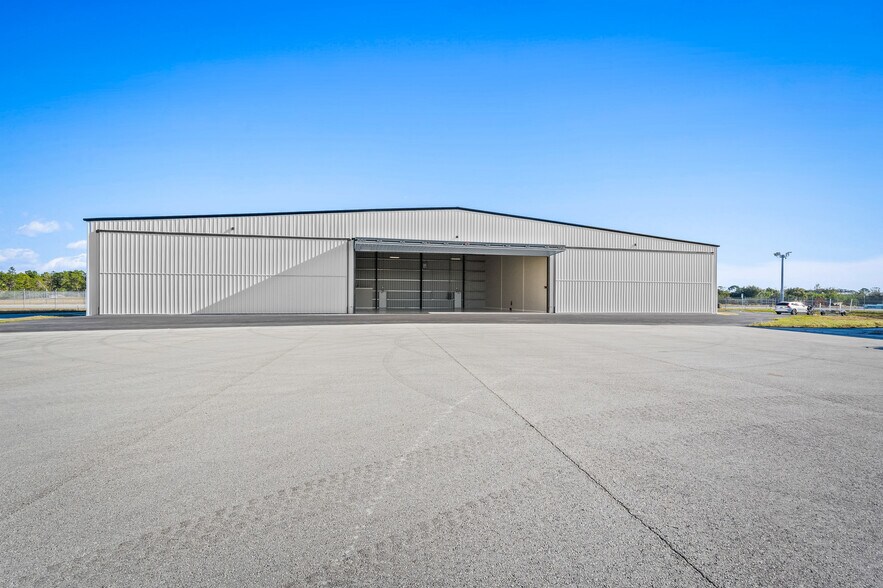More Photos Of 2590 Airport North Dr, Vero Beach Warehouse For Lease