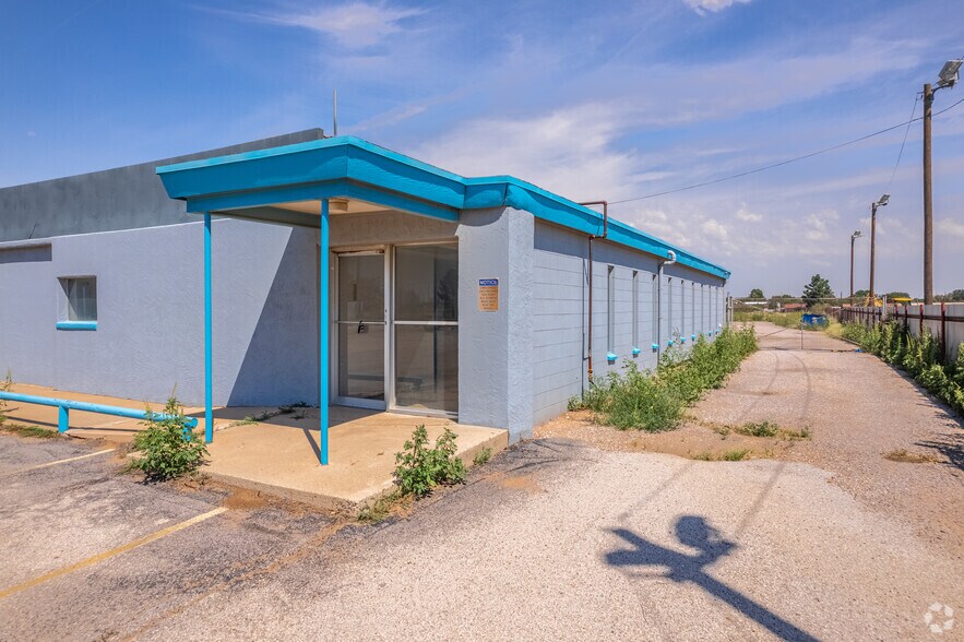 More Photos Of 4606 W Wall St, Midland Flex For Lease