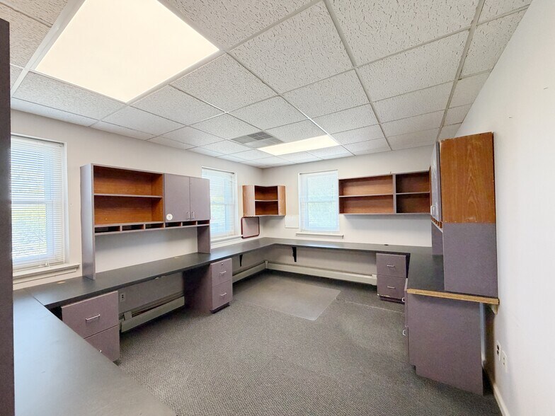More Photos Of 216 Cedar Ave, Willow Grove Office Residential For Lease