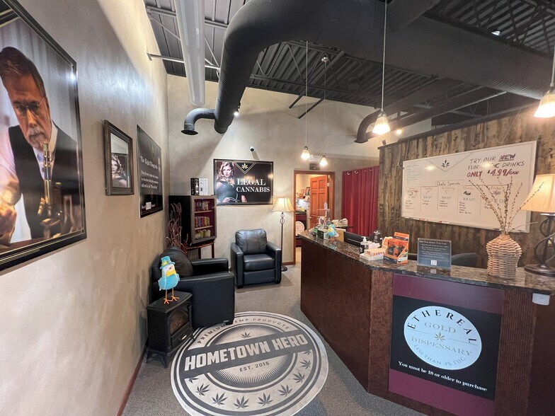More Photos Of 237 Harrison Ave, Waukesha Freestanding For Sale