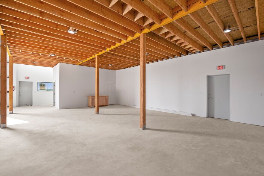 More Photos Of 10020 Darden Hill Rd, Austin Light Distribution For Lease