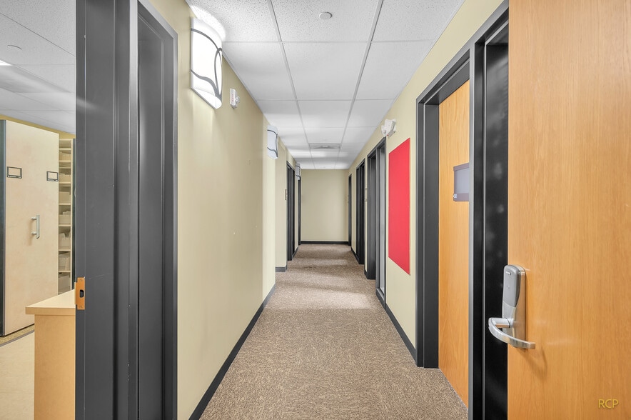 More Photos Of 75 NW Couch St, Portland Medical For Lease