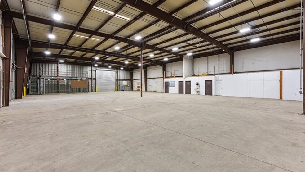 More Photos Of 6309 Seven Seas Ave, Bakersfield Warehouse For Lease