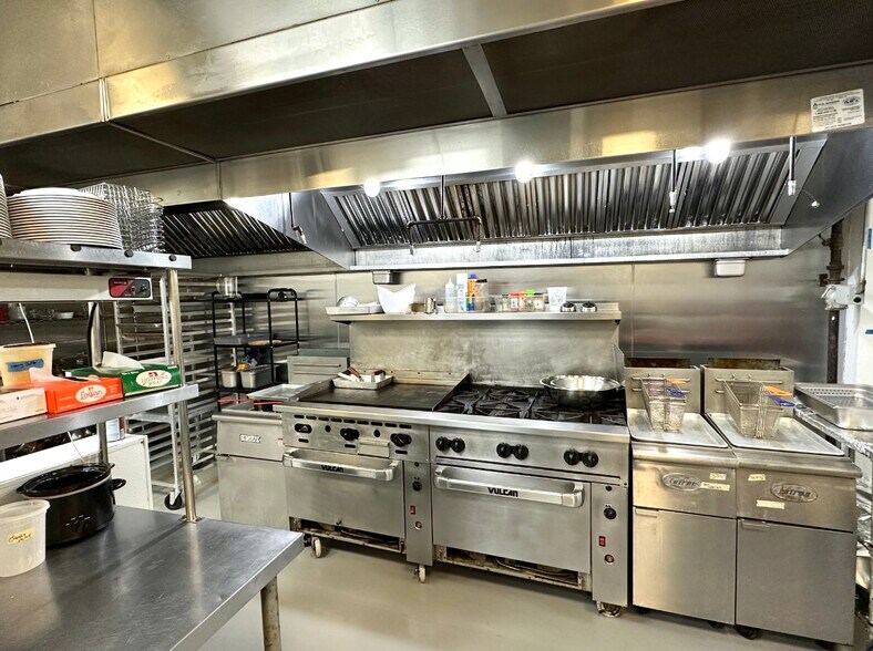 More Photos Of 832 Seigle Ave, Charlotte Restaurant For Lease