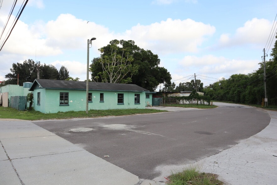 More Photos Of 9494 Ulmerton Rd, Largo Storefront Retail Residential For Sale