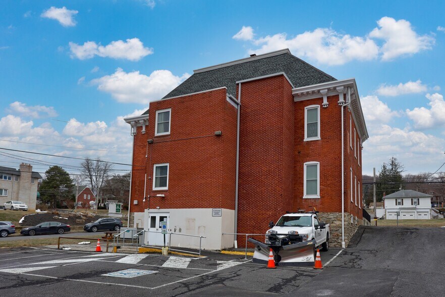 More Photos Of 3540 Saint Lawrence Ave, Reading Loft Creative Space For Sale