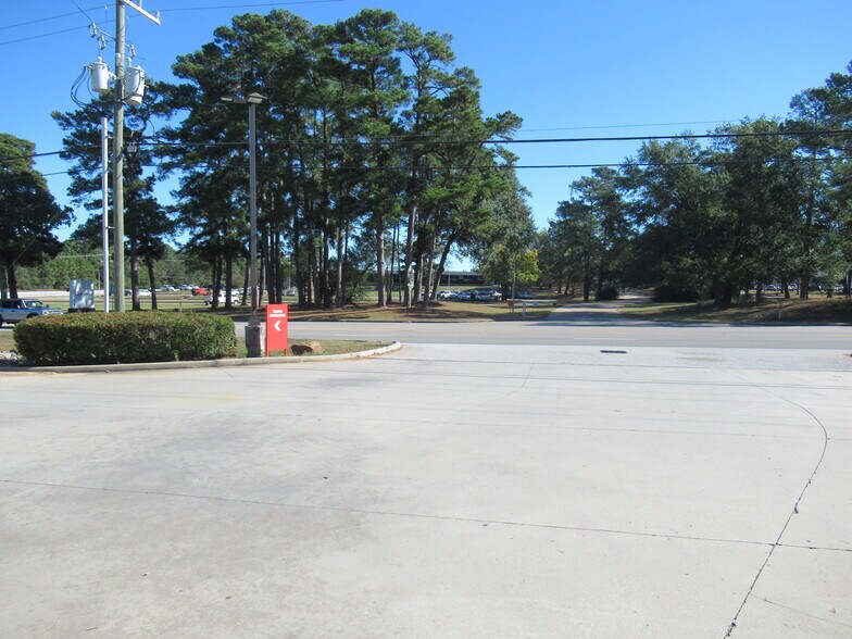 More Photos Of 2527 N Frazier St, Conroe Storefront For Sale