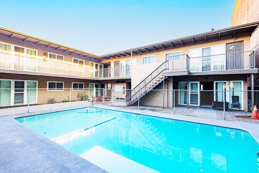 More Photos Of 10130 S Inglewood Ave, Inglewood Apartments For Sale