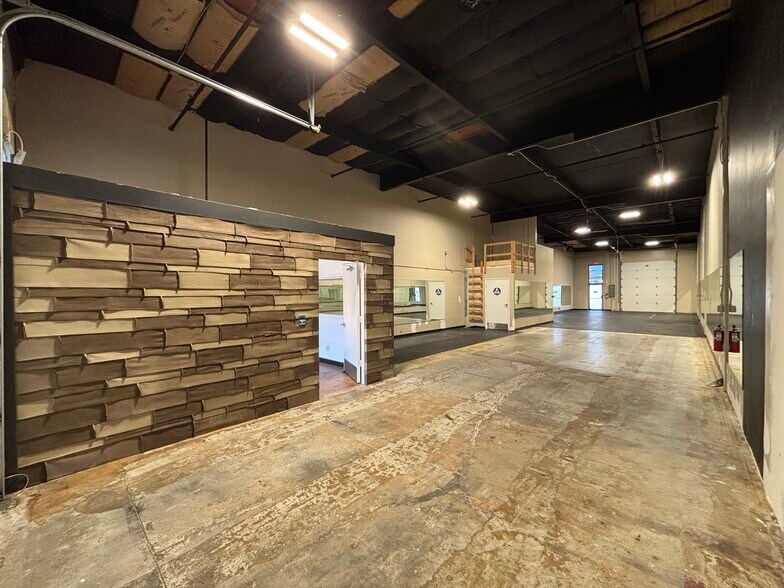 More Photos Of 520 California Blvd, Napa Warehouse For Lease