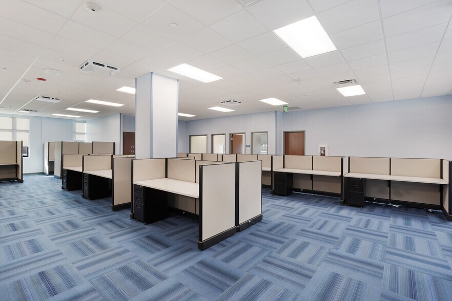 More Photos Of 4200 Mapleshade Ln, Plano Office For Sale