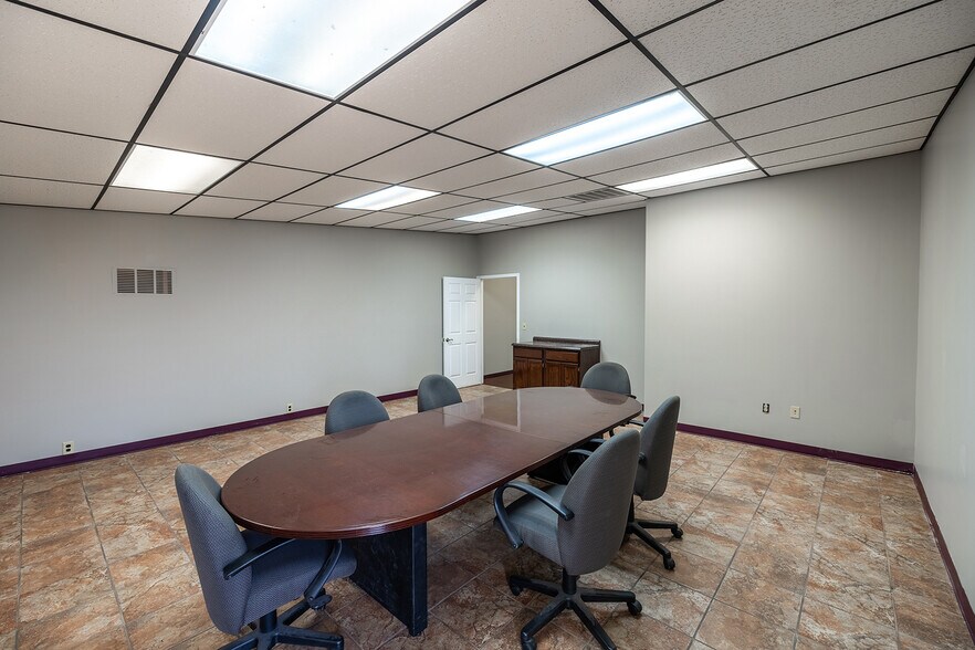 More Photos Of 11209 W Kellogg, Wichita Auto Dealership For Sale