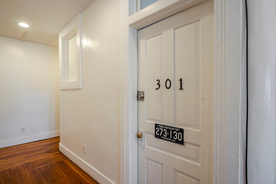 More Photos Of 199 E Loudon Ave, Lexington Office Residential For Sale