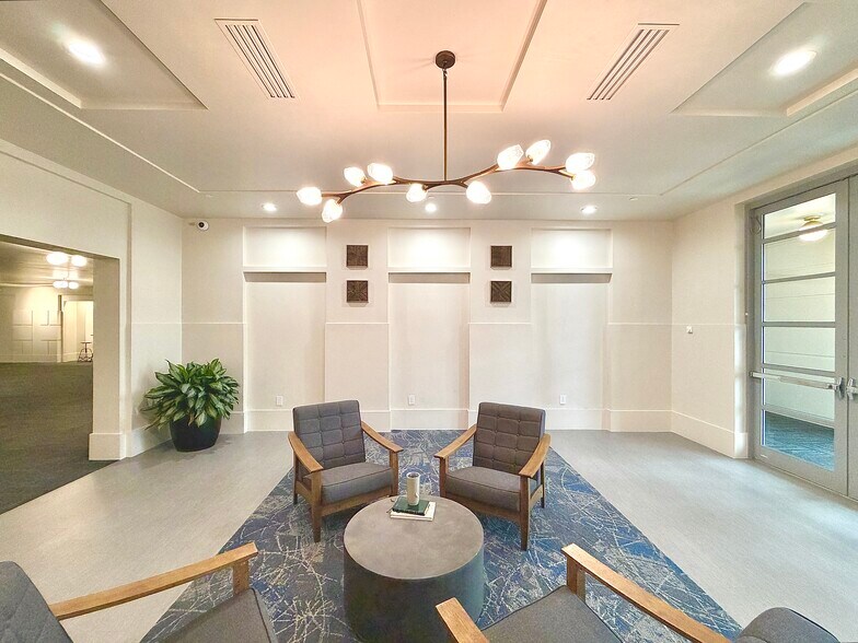 More Photos Of 10330 N Meridian St, Indianapolis Medical For Lease