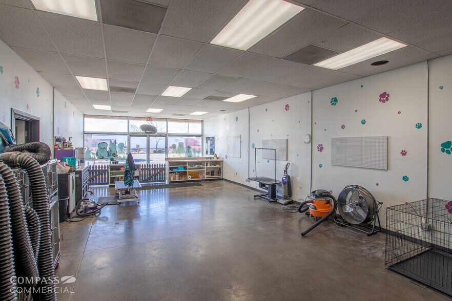 More Photos Of 2498 S Highway 97, Redmond Storefront Retail Office For Lease