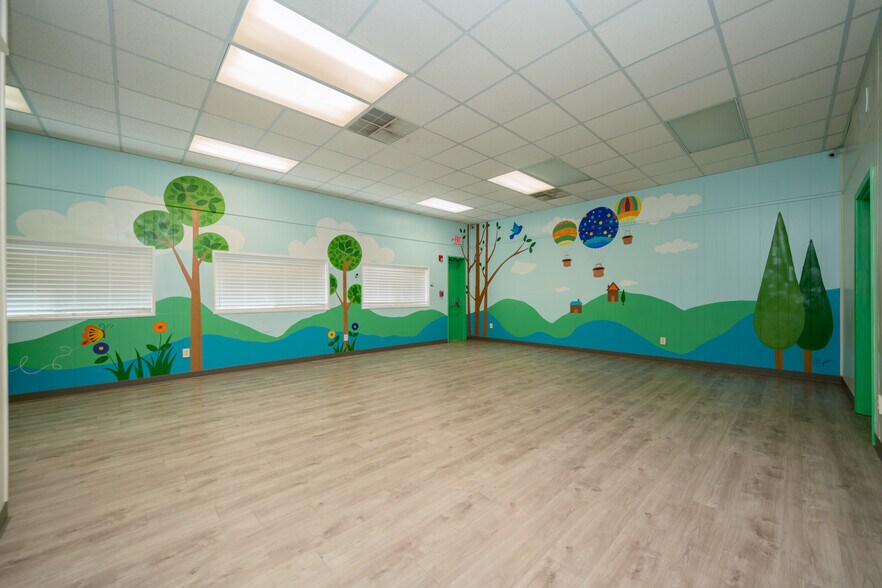 More Photos Of 1809 Alpine Rd, Longview Office For Sale