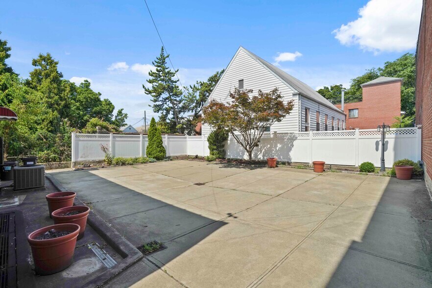 More Photos Of 72-41 Grand Ave, Flushing Medical For Lease