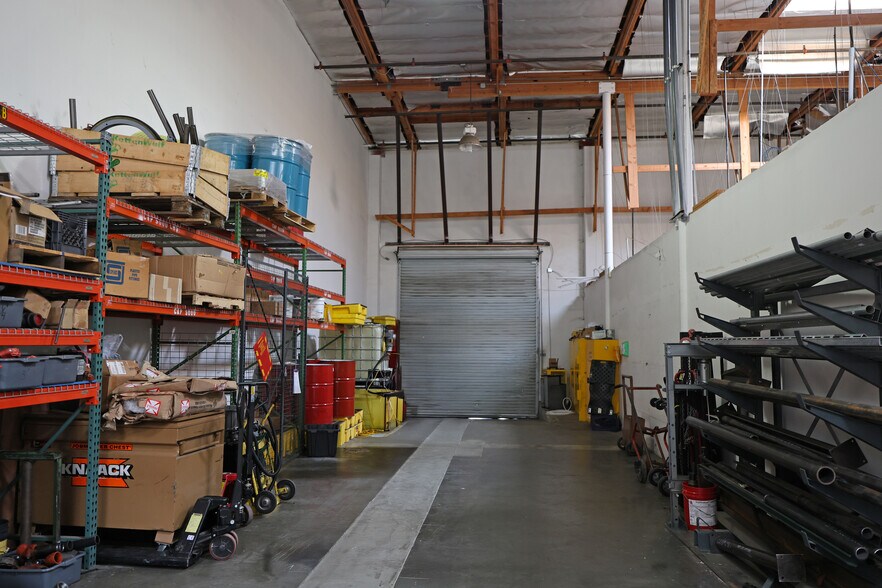 More Photos Of 2850 N California St, Burbank Warehouse For Lease